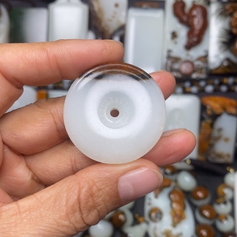 红***️和田玉未镶嵌颈饰