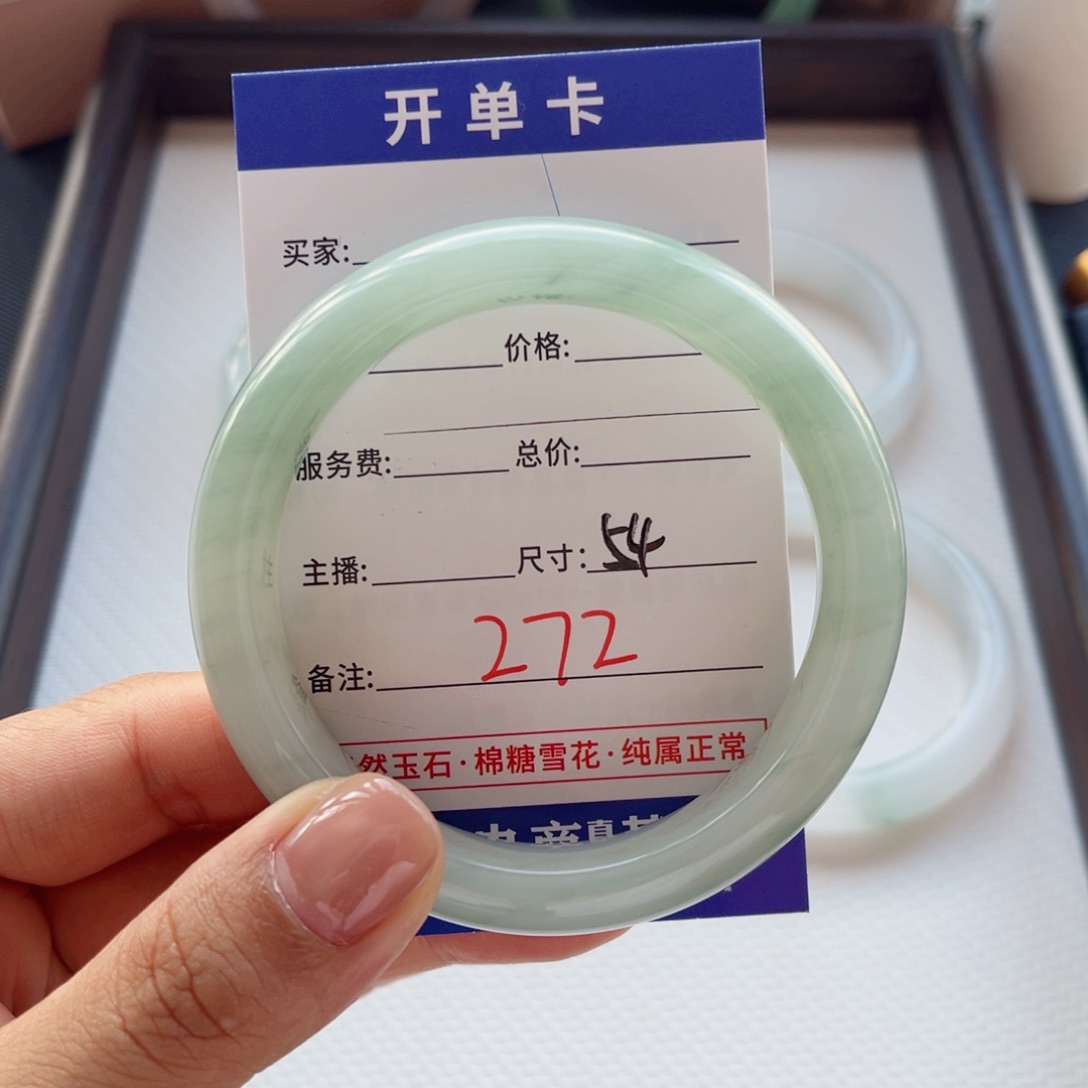 盈***盈未镶嵌手镯石英质玉