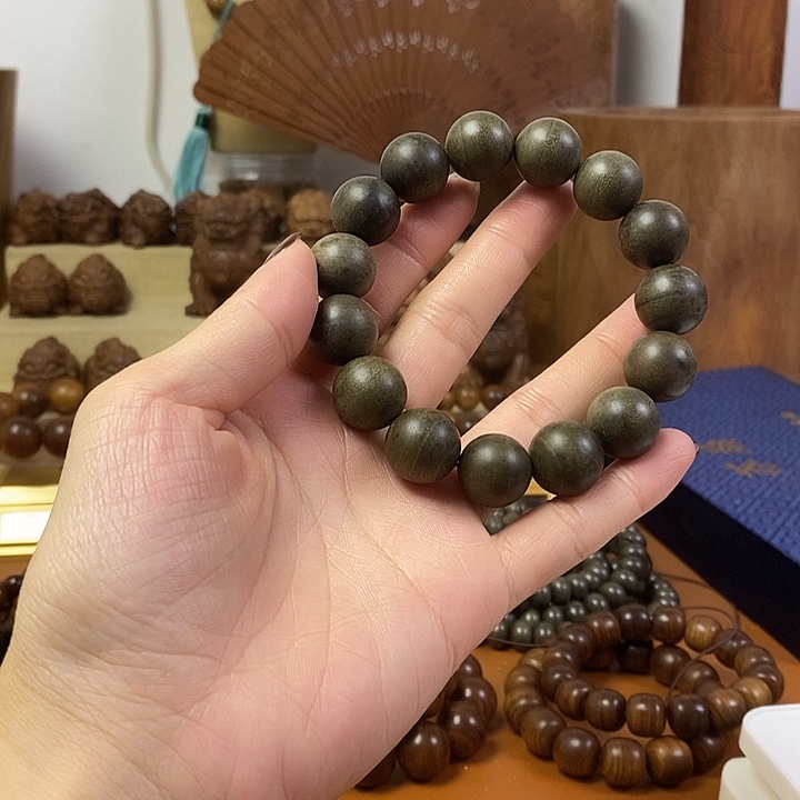 老山檀香微瑕疵阴沉1.5手串