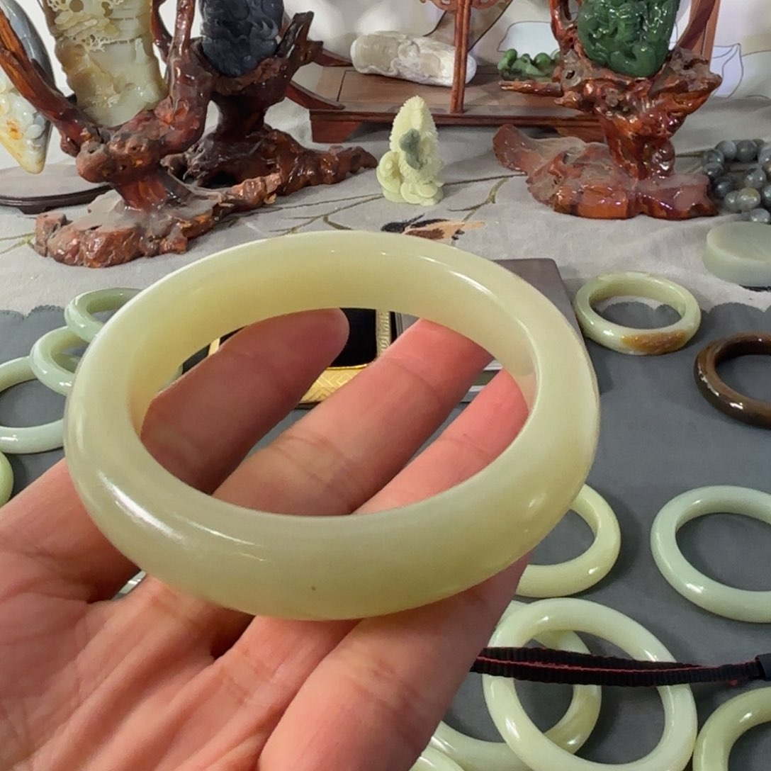 和田玉（糖玉）55未镶嵌小****）