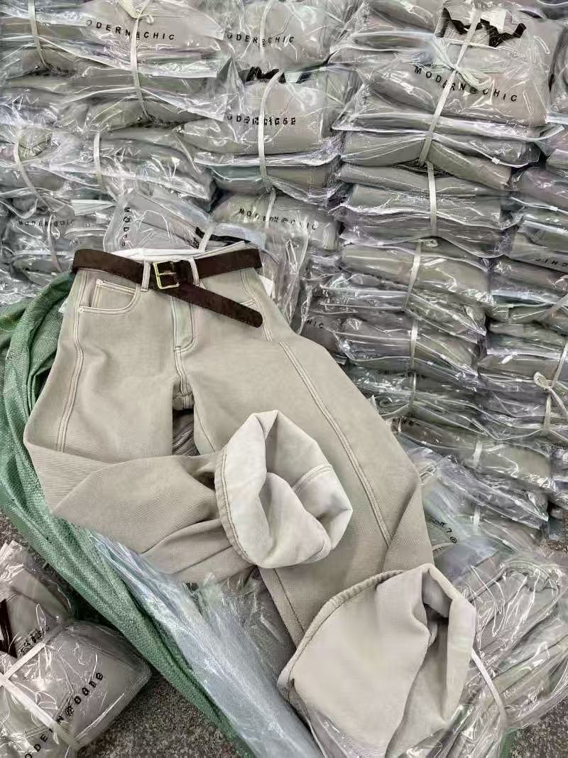 冬季新品慵懒风极简风无弹做旧弯刀直筒裤女牛仔裤奶茶灰色气质款