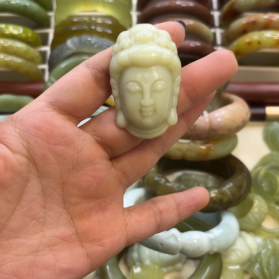 蛇纹石玉未镶嵌手镯观音