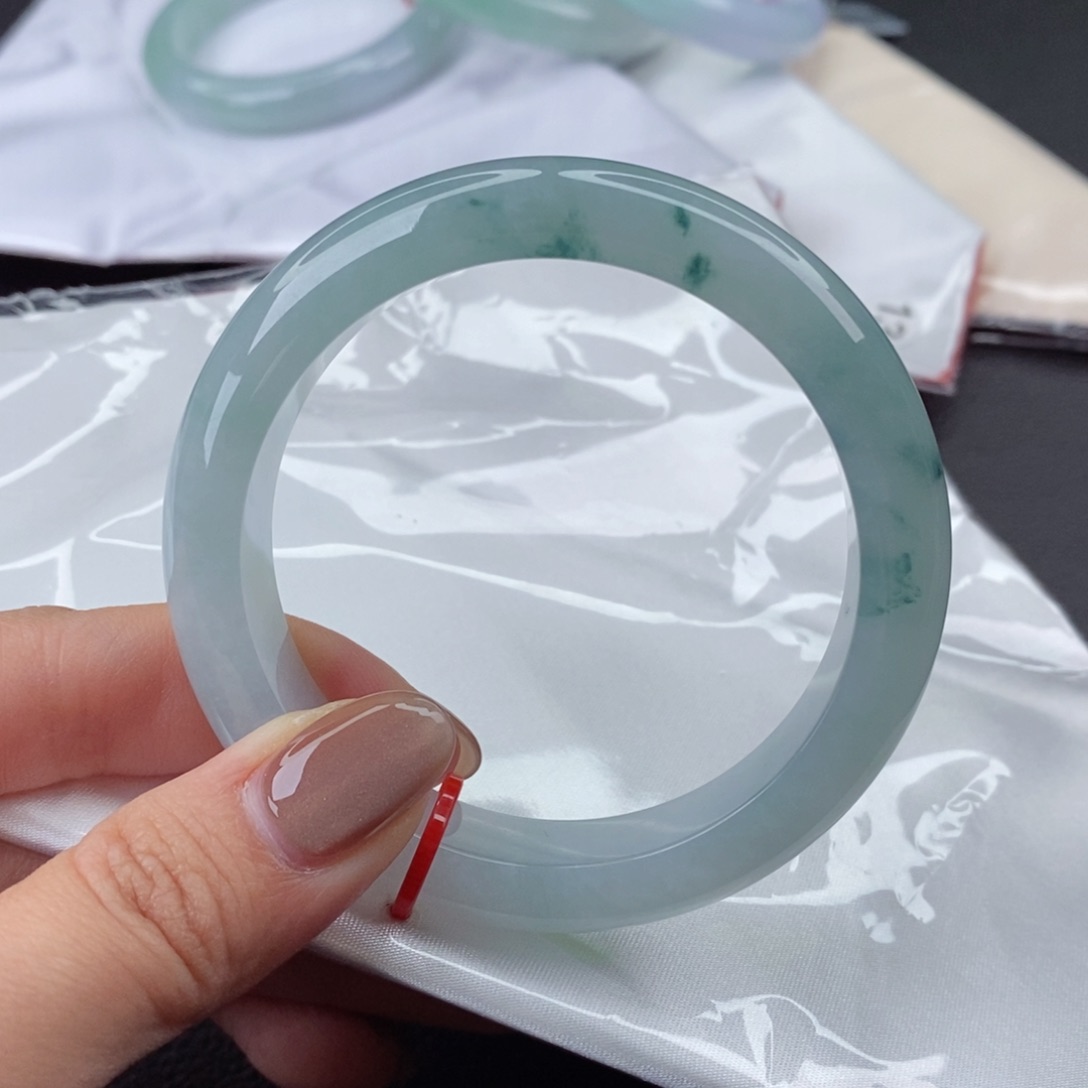 翡翠手镯未镶嵌天然翡翠手镯