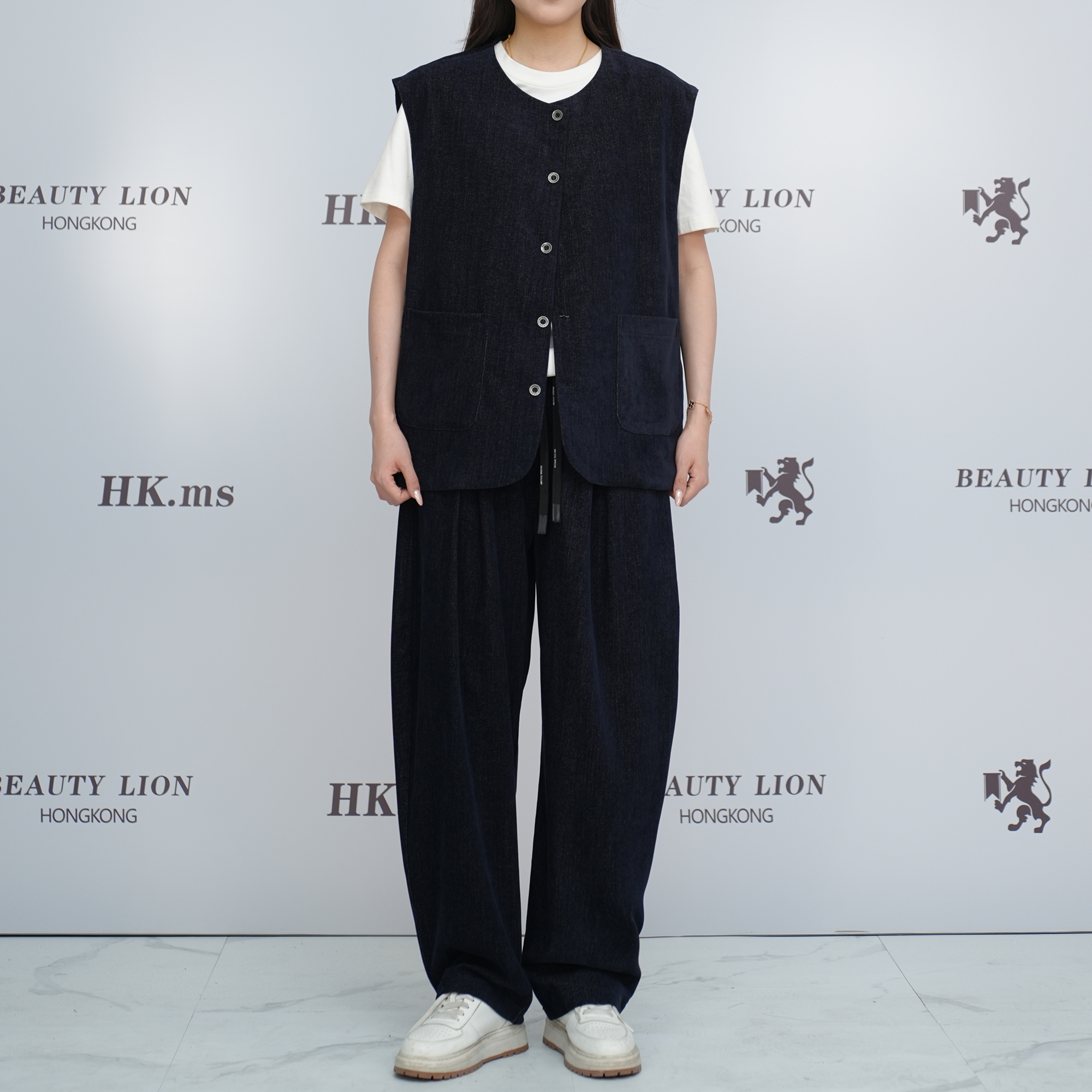 2025H·K美狮潮牌时尚秋季百搭简约风纯色马甲休闲套装