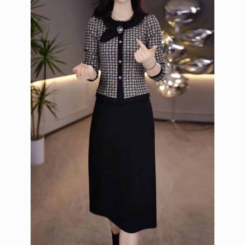 5507#高档洋气妈妈装连衣裙女2024秋冬新款气质减龄遮肚显瘦假两