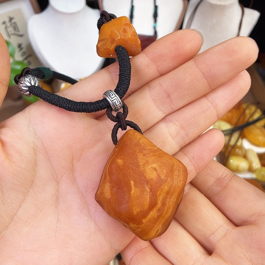 琥珀珠宝奇石未镶嵌么*凹，