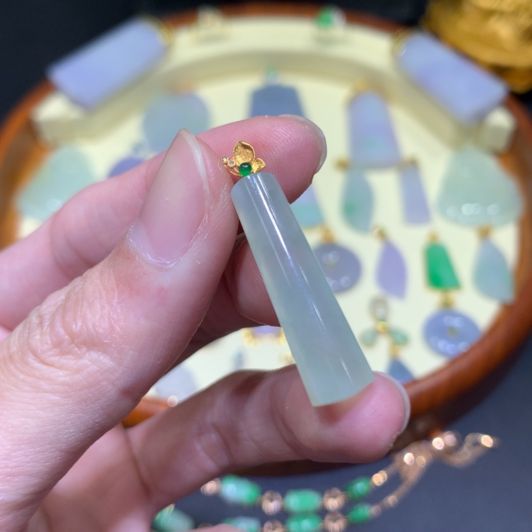 翡翠吊坠(不含链)18K金镶嵌