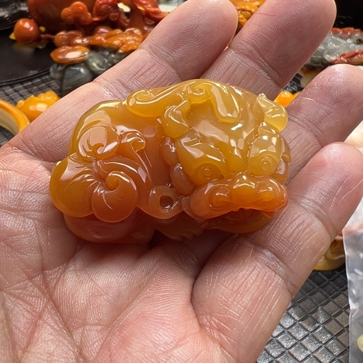 石英质玉（黄龙玉）颈饰未镶嵌