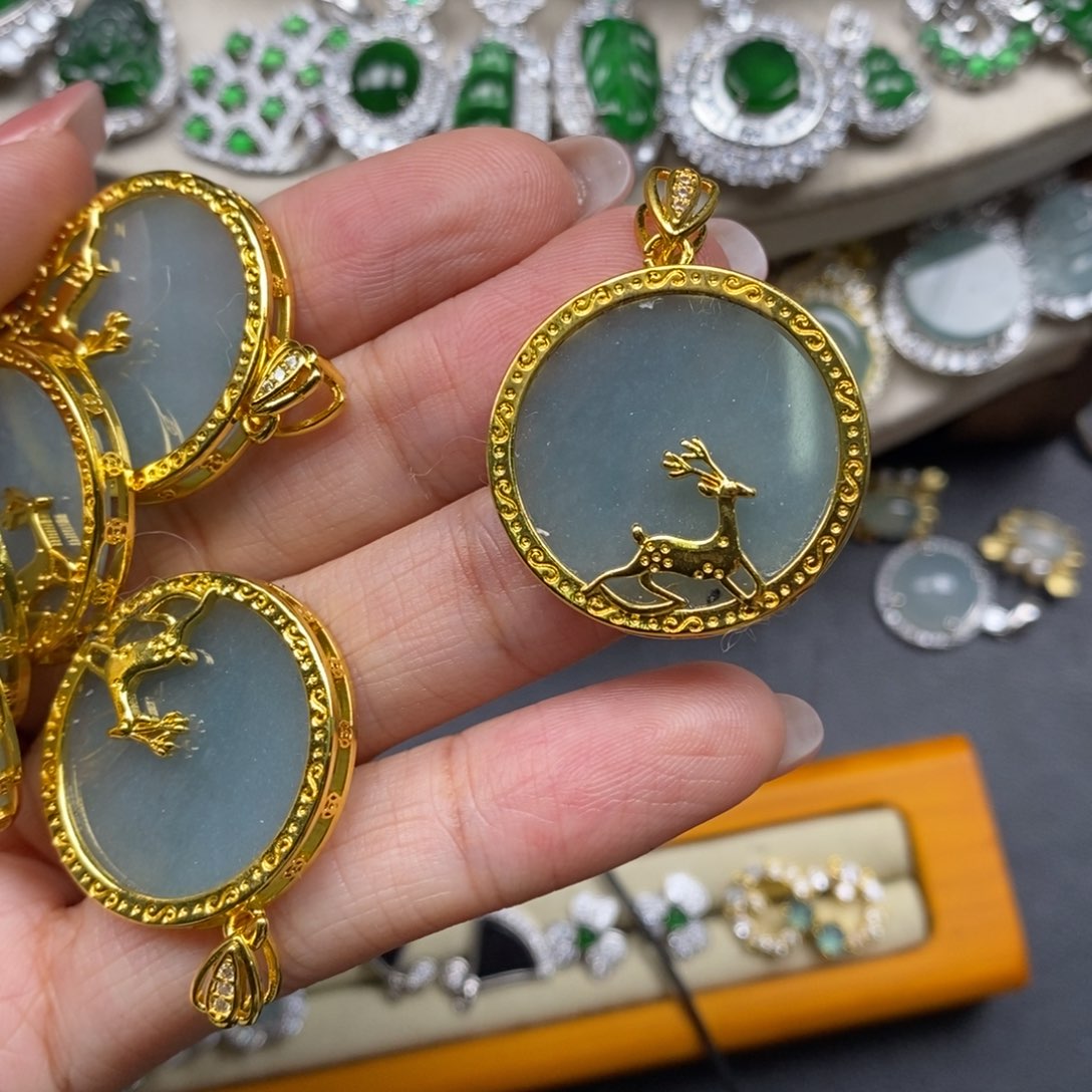 翡翠颈饰未镶嵌翡翠