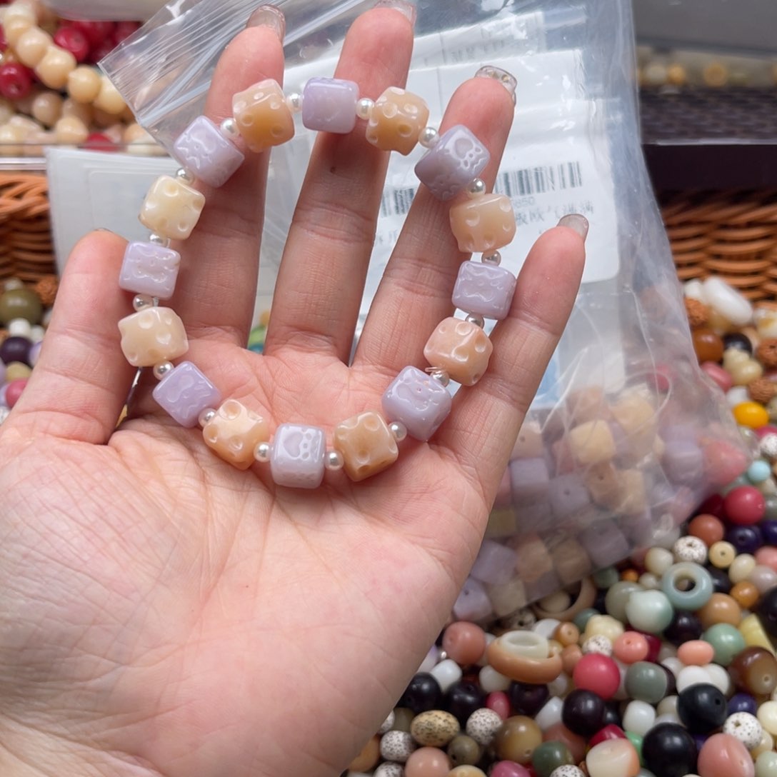 吊坠白玉菩提dx04/11-12mm/40颗雕刻喜怒哀乐瑕