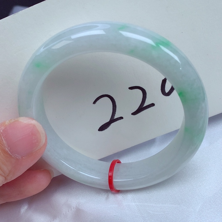 翡翠手镯未镶嵌翡翠