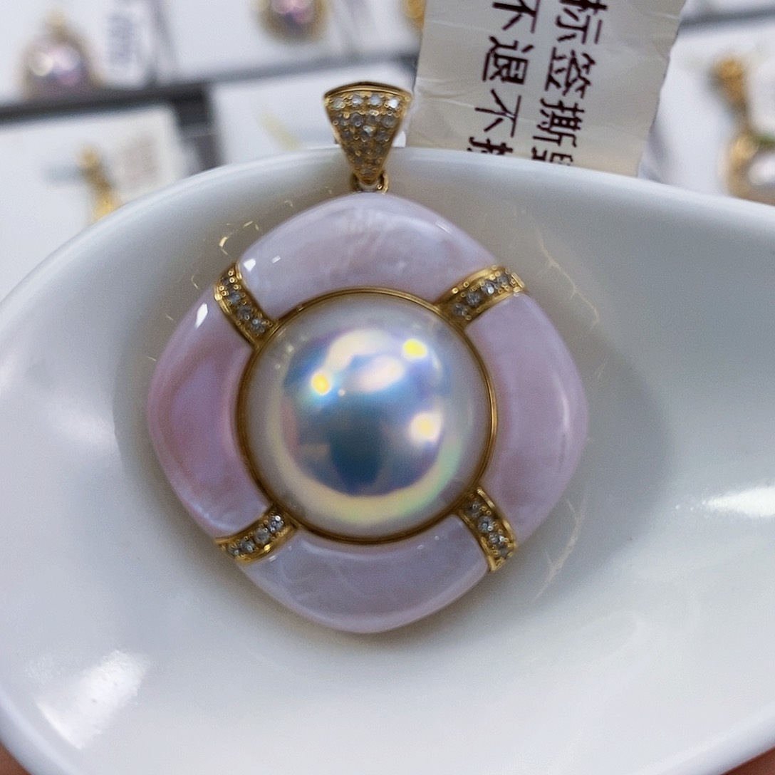 拼合珍珠（马贝珠）女神节特价日本马贝吊坠18K金镶嵌