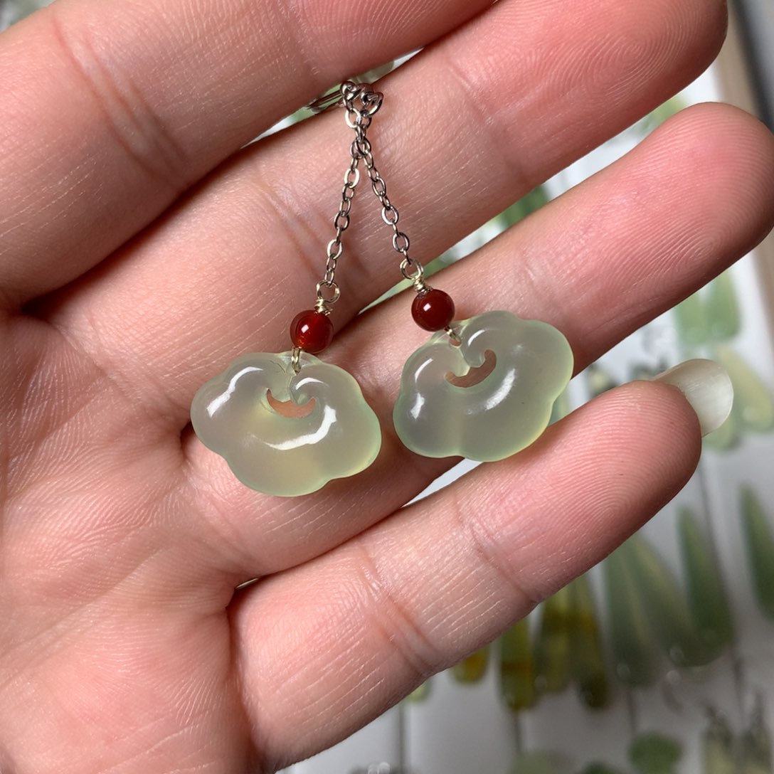 蛇纹石玉耳环未镶嵌