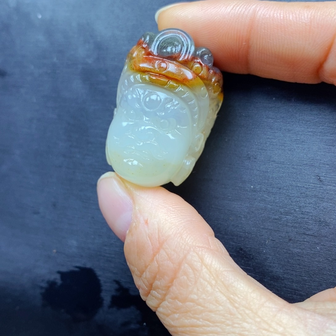 石英质玉（黄龙玉）颈饰未镶嵌