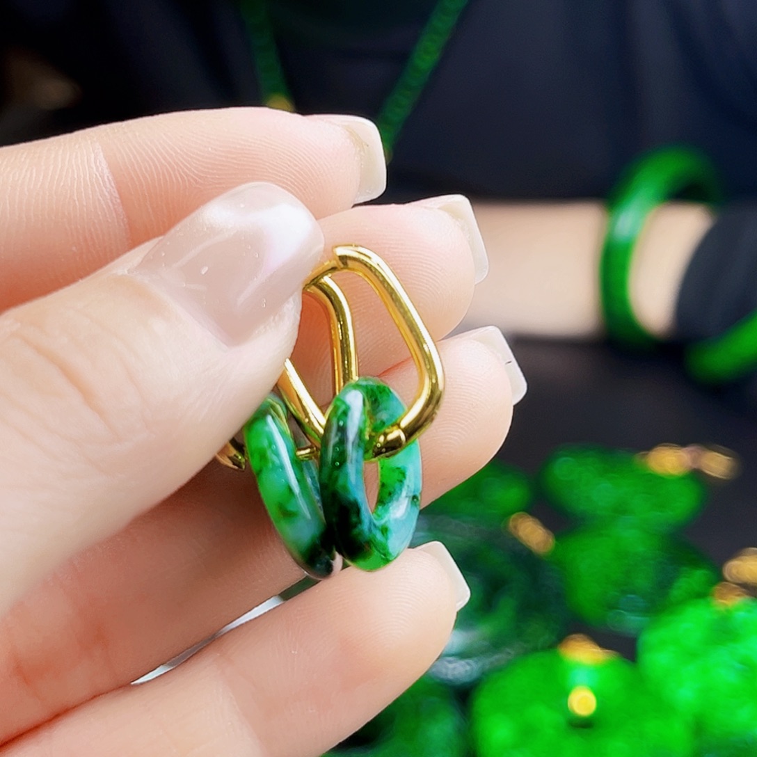 颈饰未镶嵌翡翠多样性