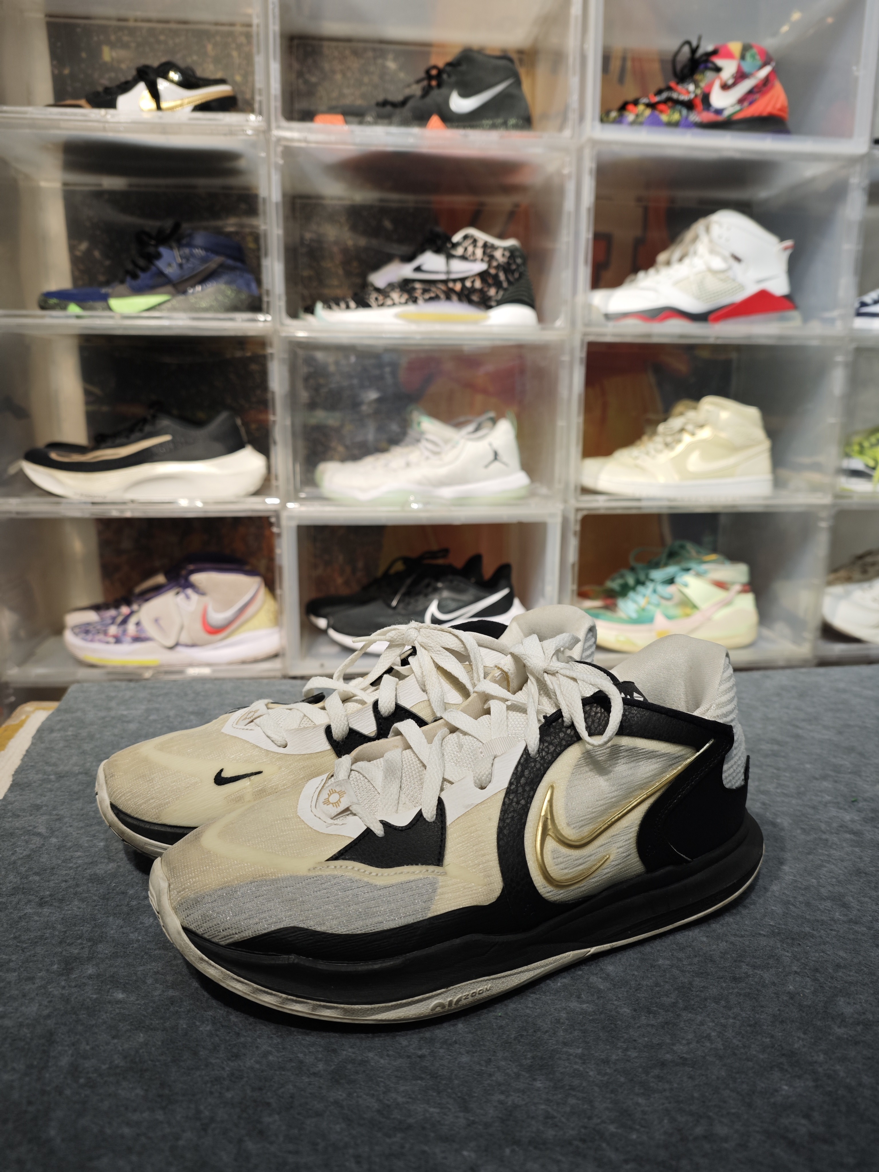 A44码Nike Kyrie Low 5 EP 欧文5  低帮 篮球鞋 白黑