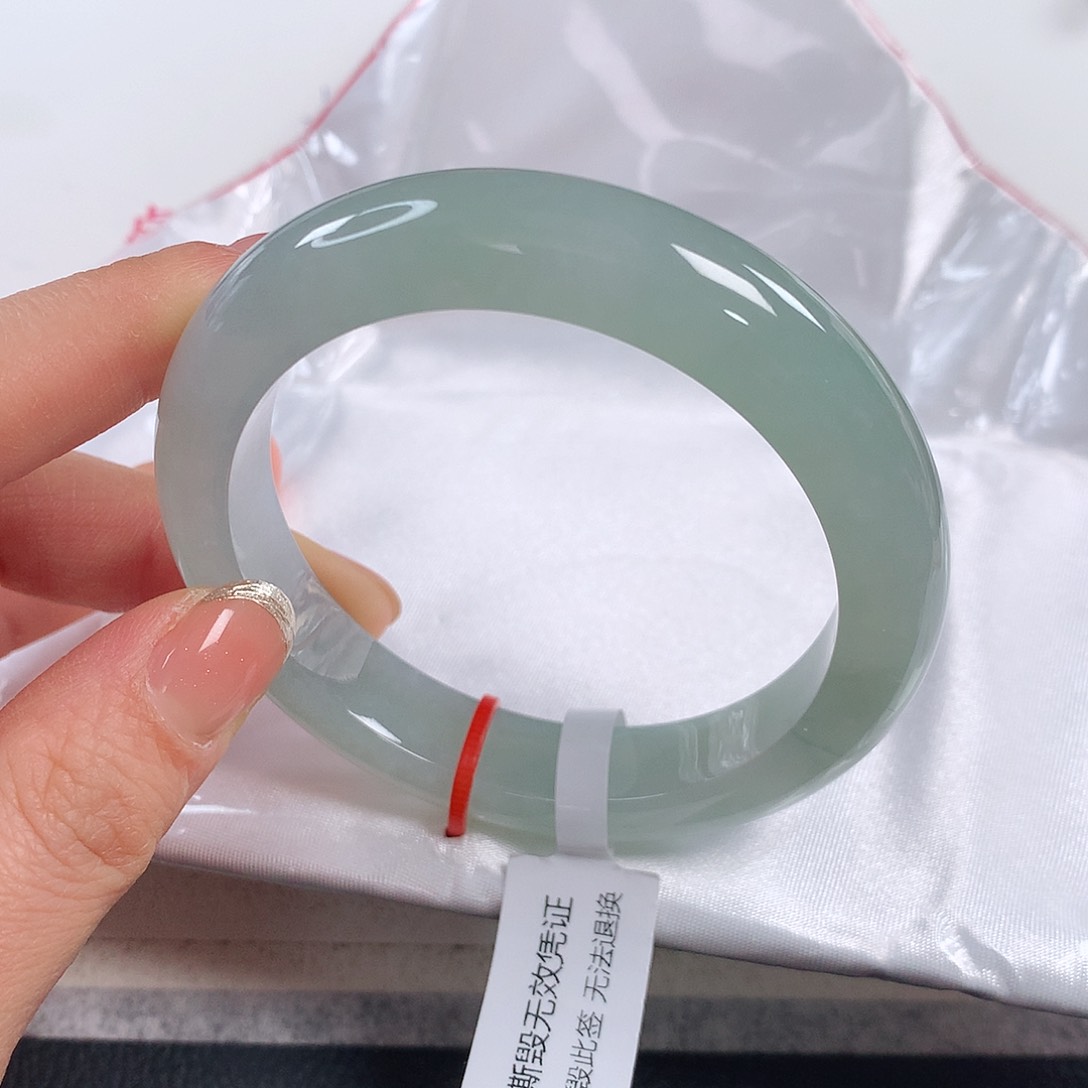 翡翠手镯未镶嵌子**语 正圈