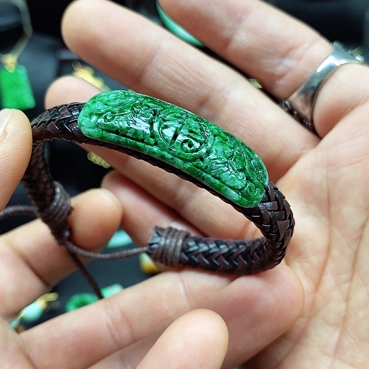 翡翠颈饰未镶嵌手链