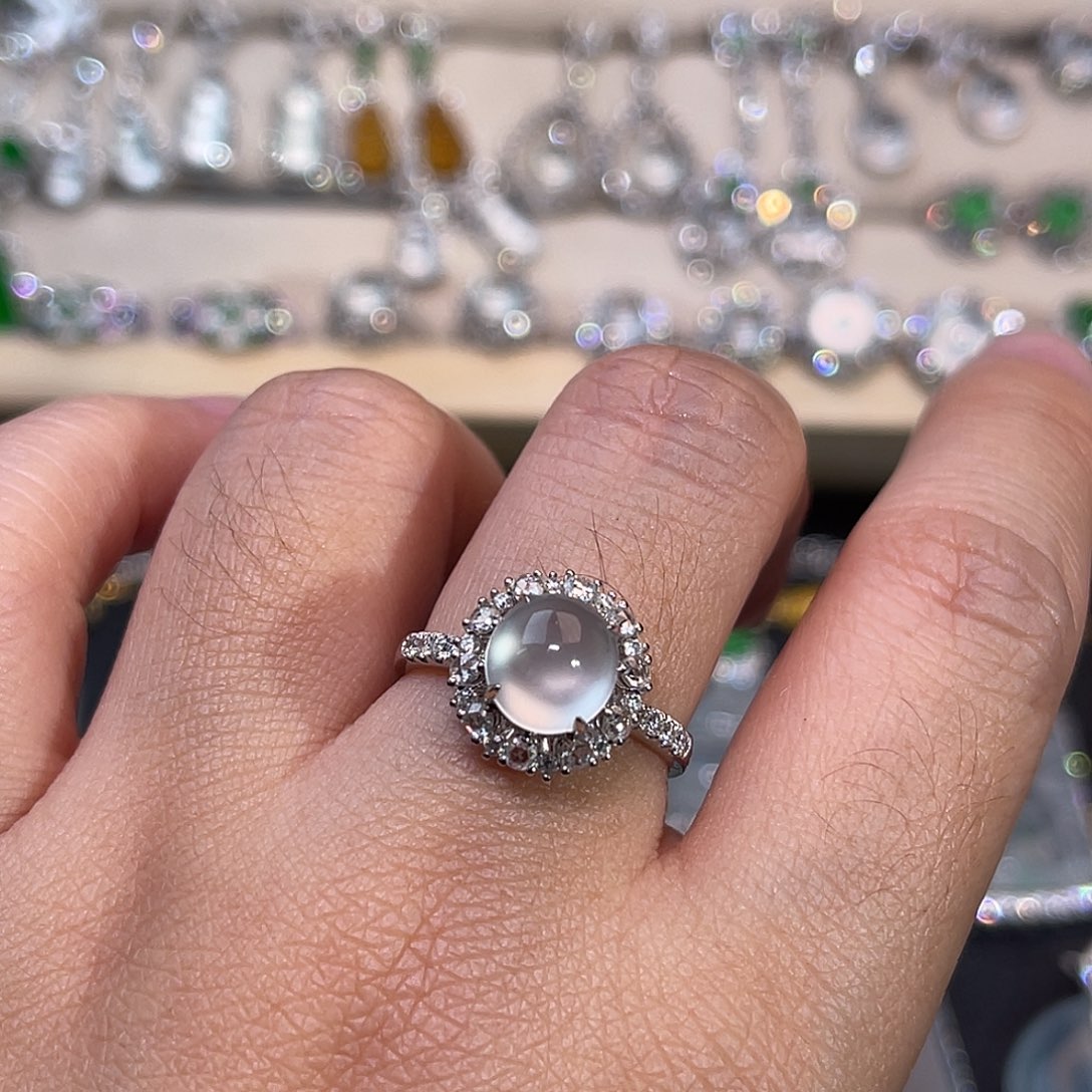 翡翠18K金镶嵌戒指冰蛋