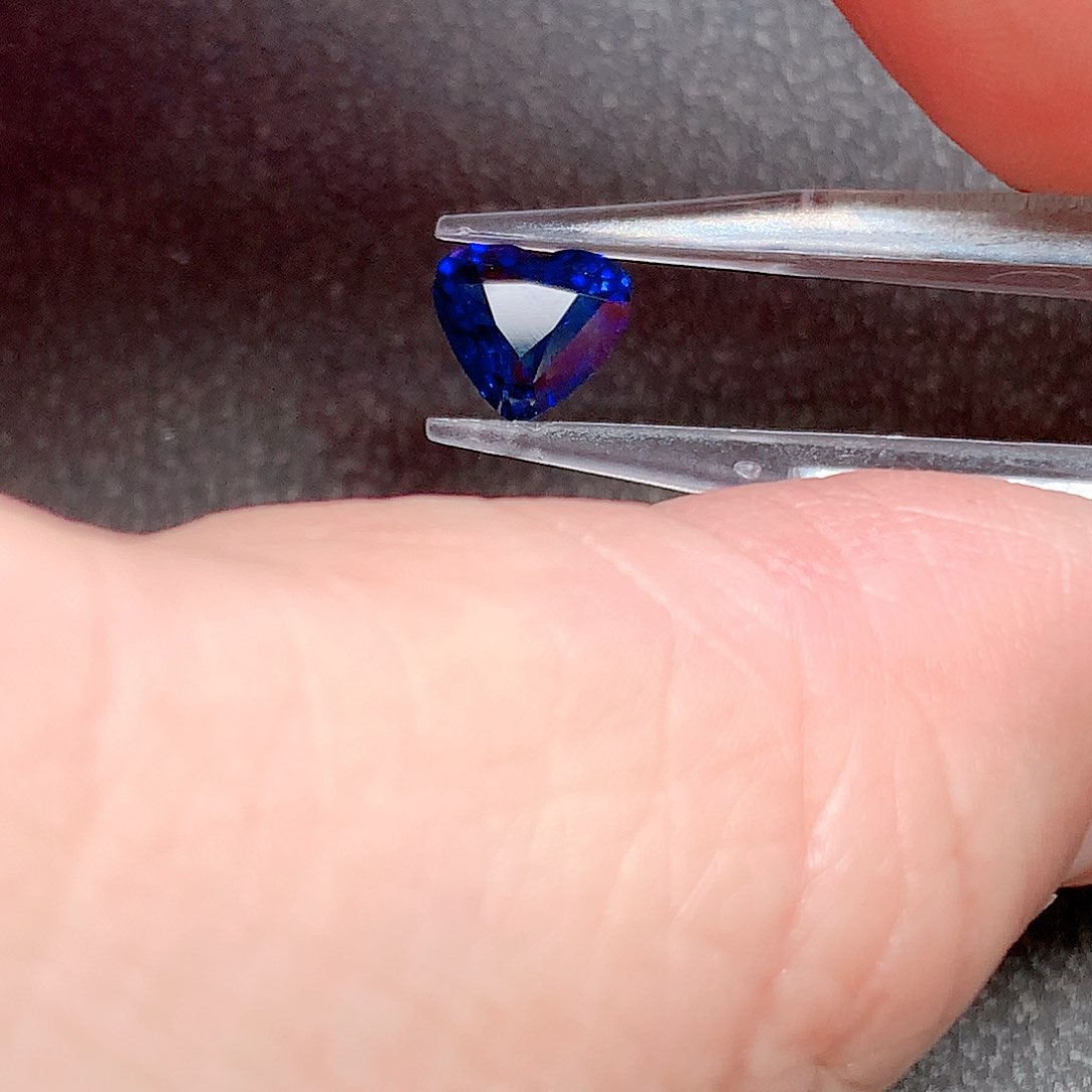 蓝宝石裸石未镶嵌1.13克拉皇家蓝蓝宝石裸石吉尔德证书