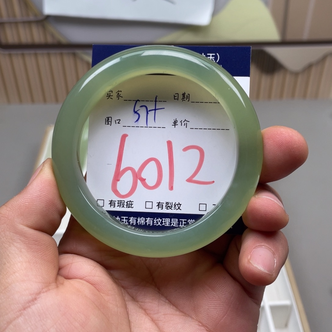 岫玉手镯手镯未镶嵌