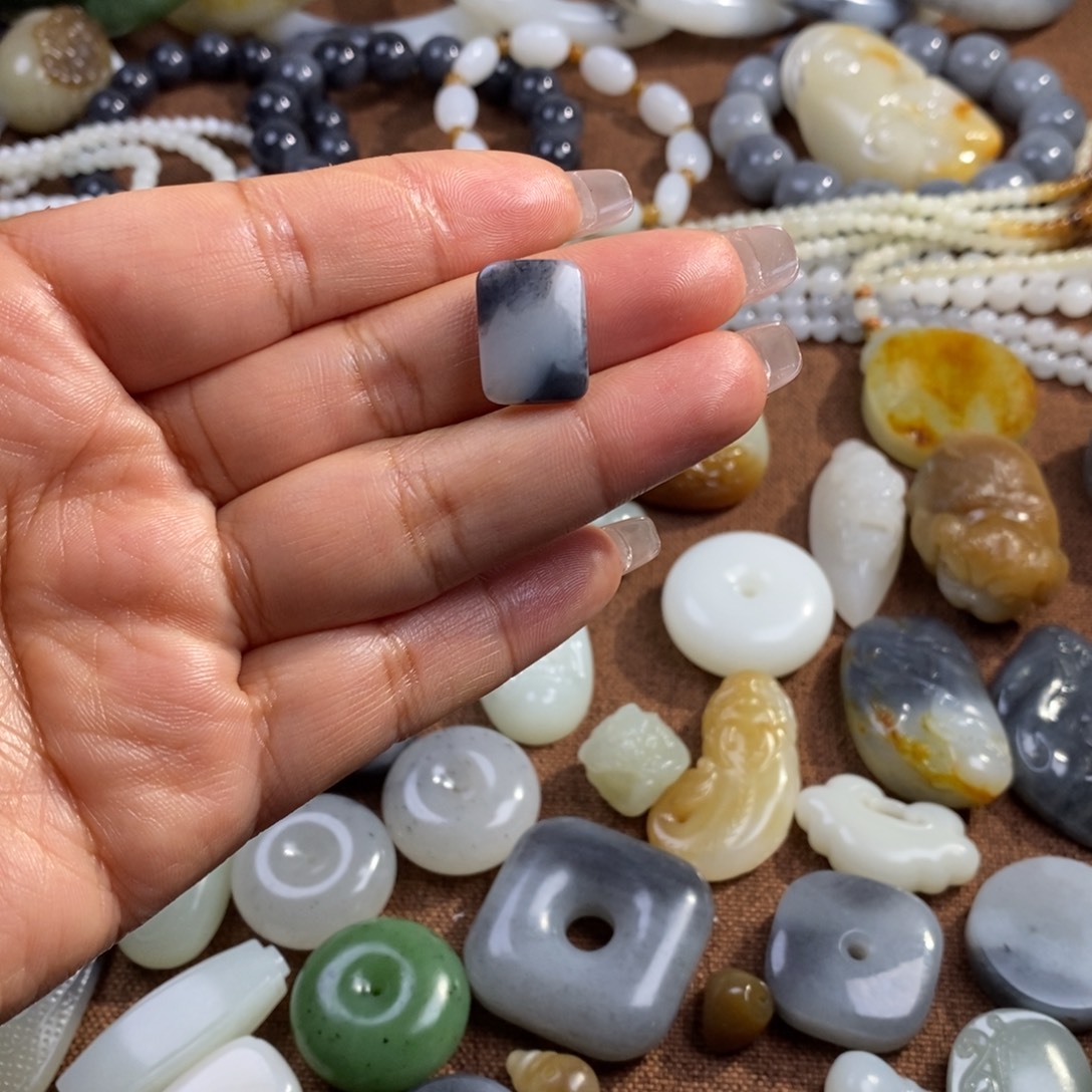 心***调和田玉未镶嵌颈饰