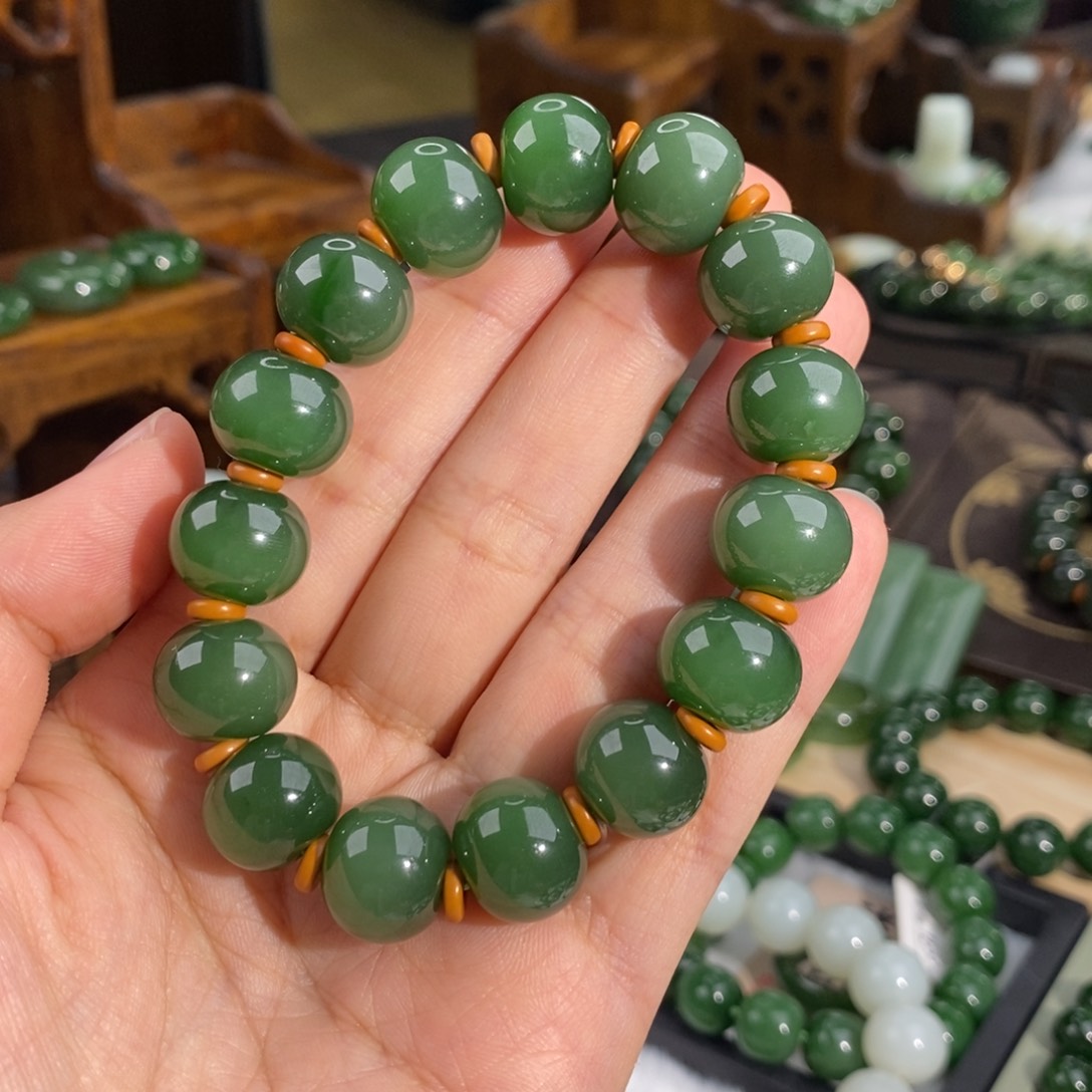 和田玉（碧玉）手链未镶嵌什****?