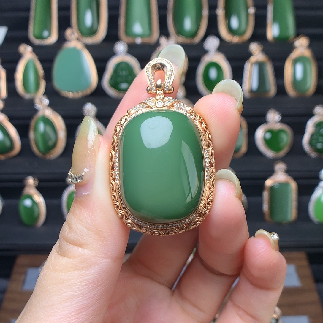 和田玉首饰18K金镶嵌T*