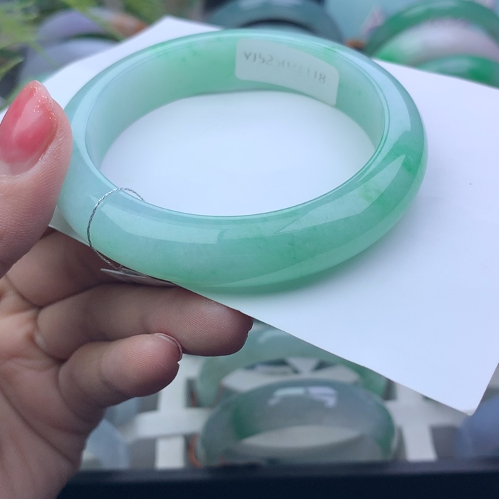 翡翠手镯未镶嵌天然翡翠手镯