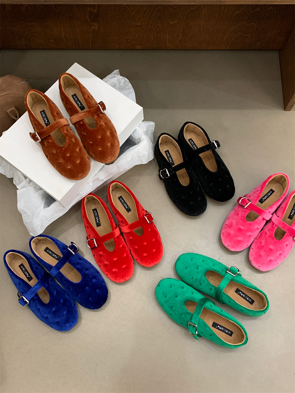 走秀款天鹅绒面玛丽珍单鞋女圆头浅口一字带芭蕾舞平底鞋