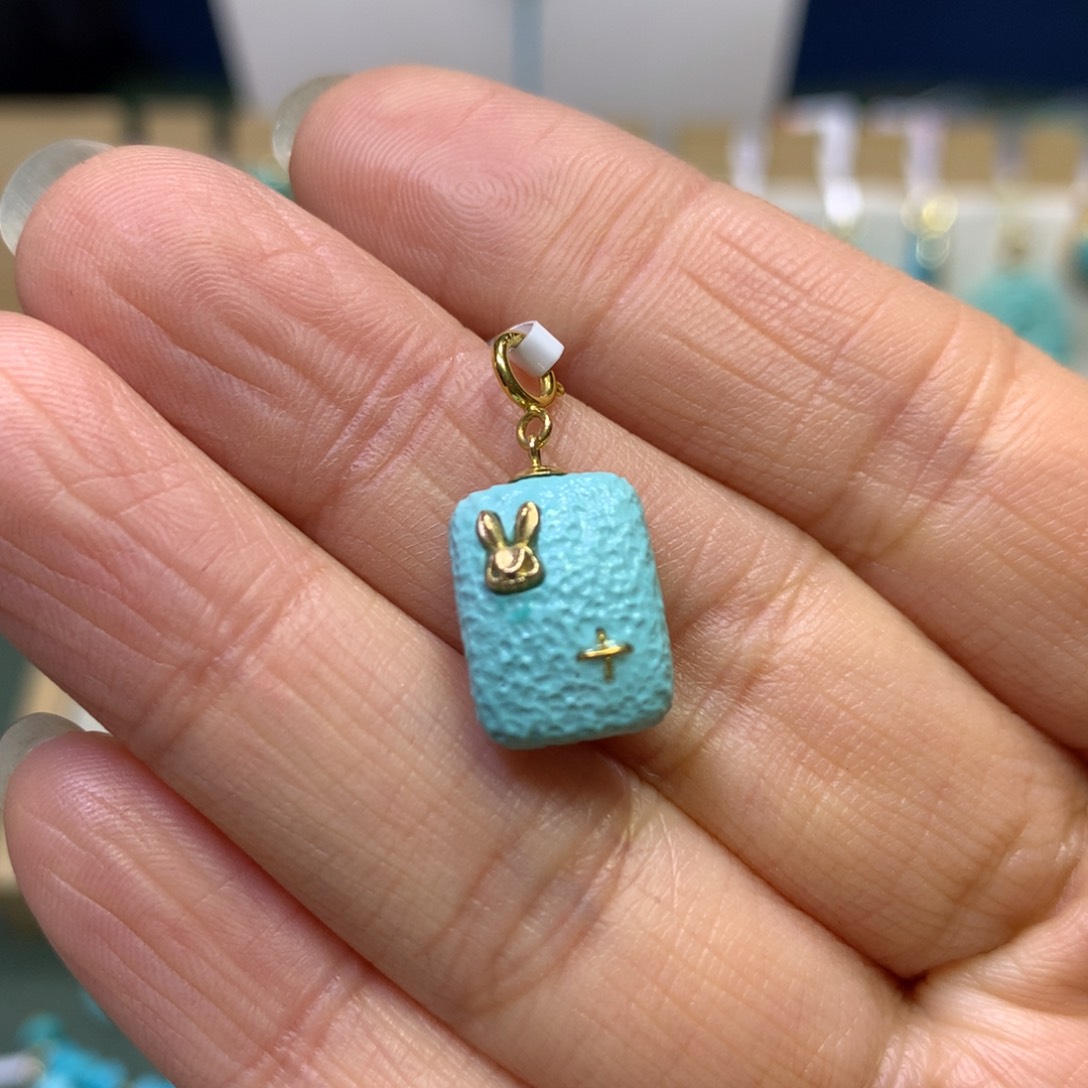 绿松石吊坠18K金镶嵌