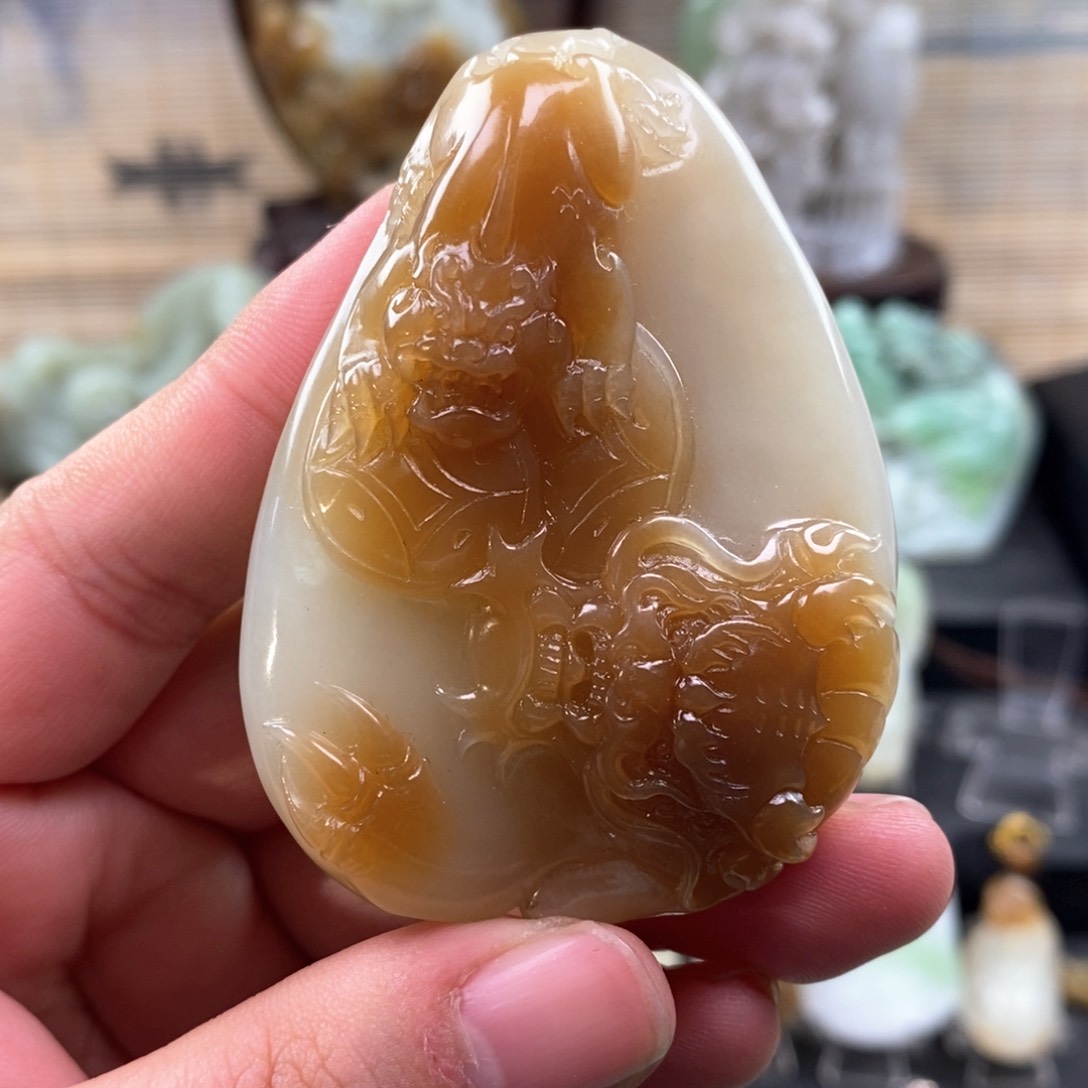 和田玉颈饰未镶嵌金*