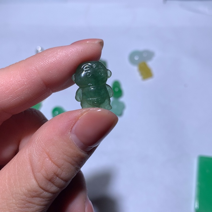 翡翠未镶嵌颈饰机器人