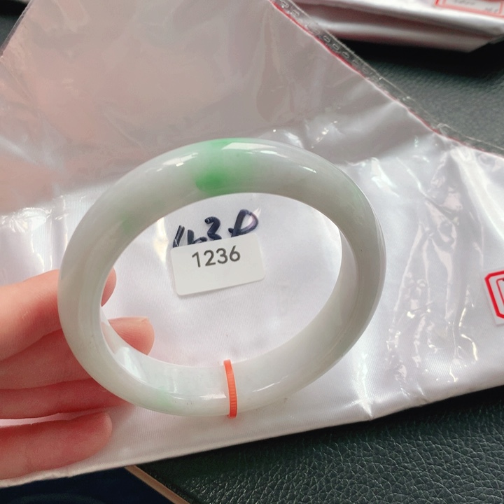 翡翠手镯未镶嵌天然翡翠手镯01