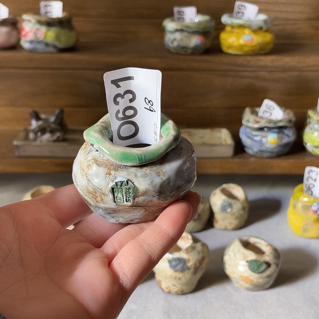 ღ***心小白孤品花盆内口