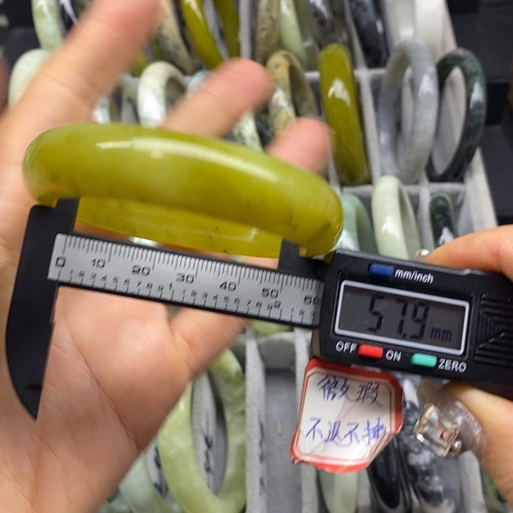 蛇纹石玉手镯246未镶嵌