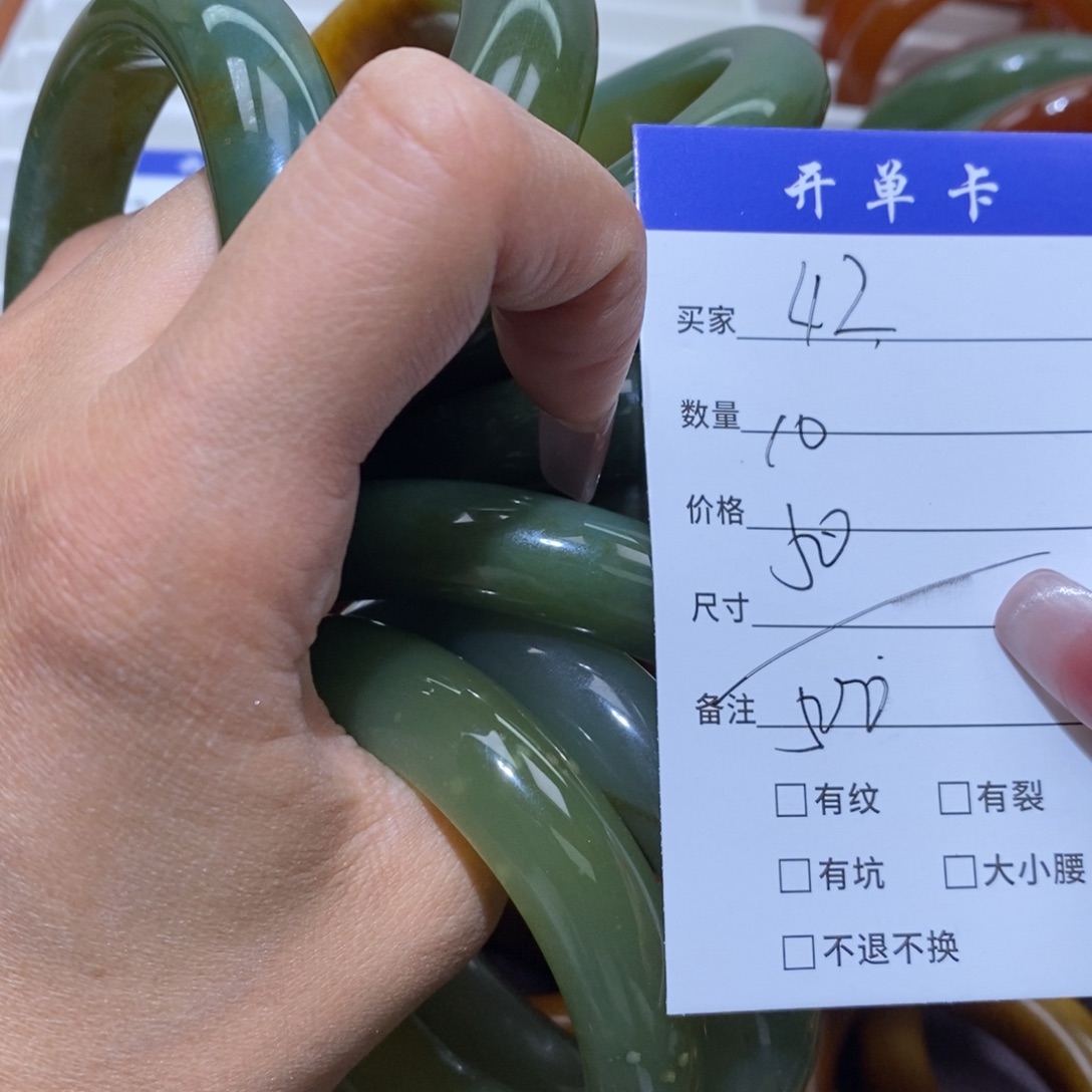 未镶嵌蛇纹石玉手镯玉***者