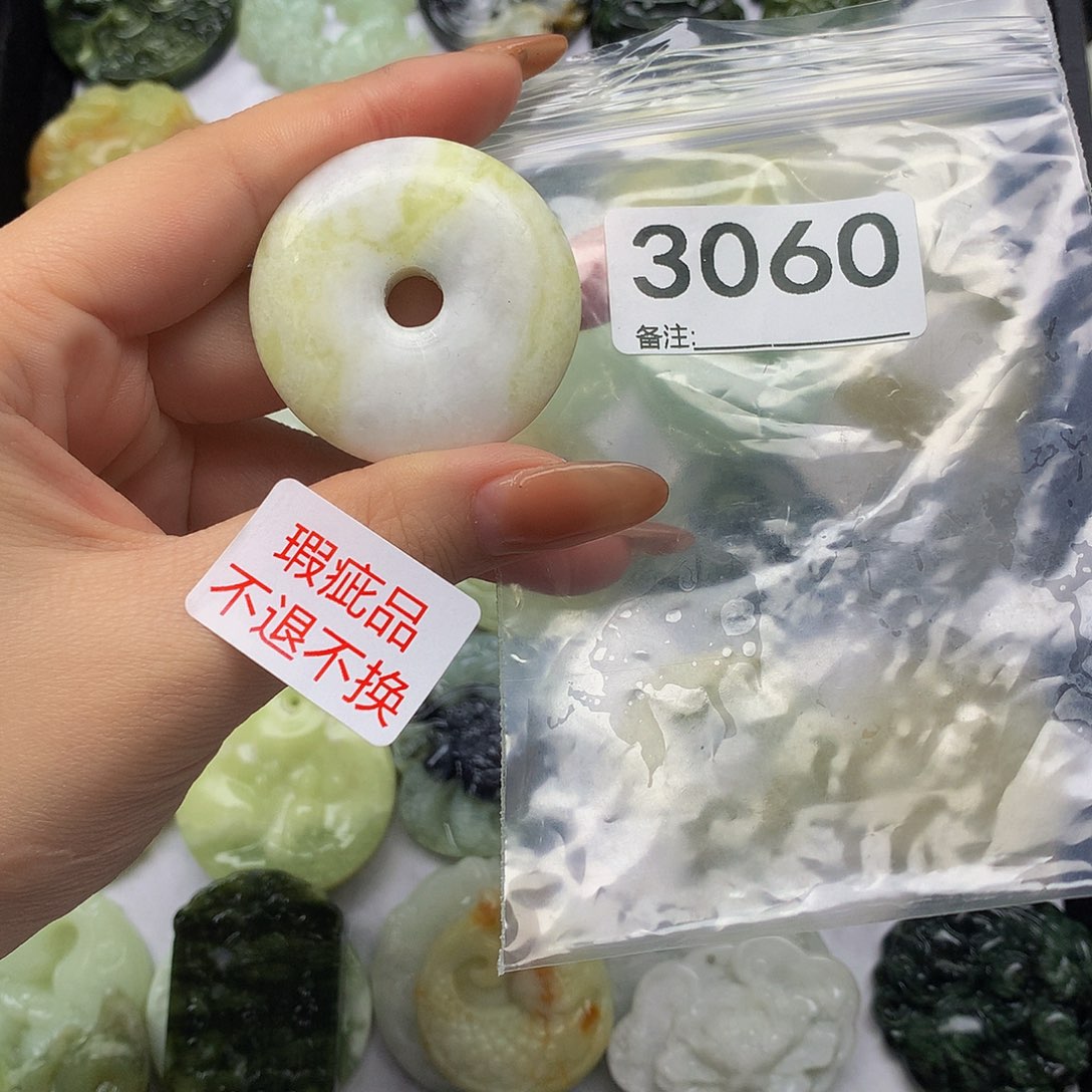 蛇纹石玉未镶嵌颈饰