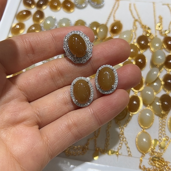 一***河和田玉银S925镶嵌耳饰