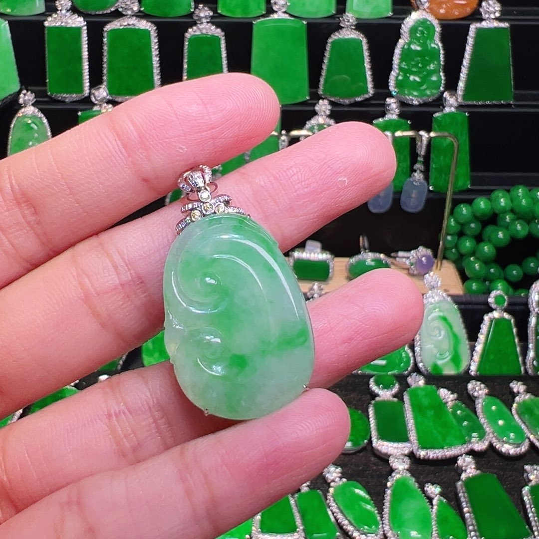翡翠吊坠(不含链)18K金镶嵌