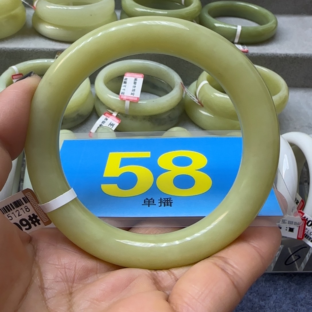 未镶嵌手镯和田玉