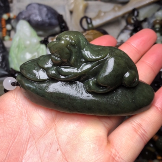 和田玉未镶嵌把件