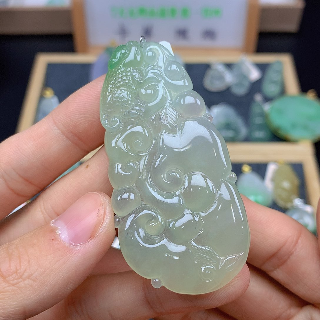 翡翠颈饰未镶嵌翡翠