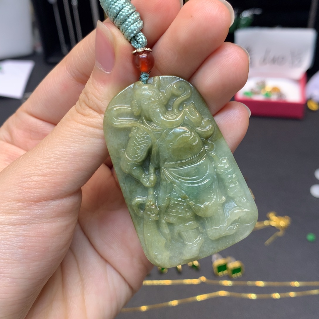 翡翠未镶嵌颈饰有纹裂