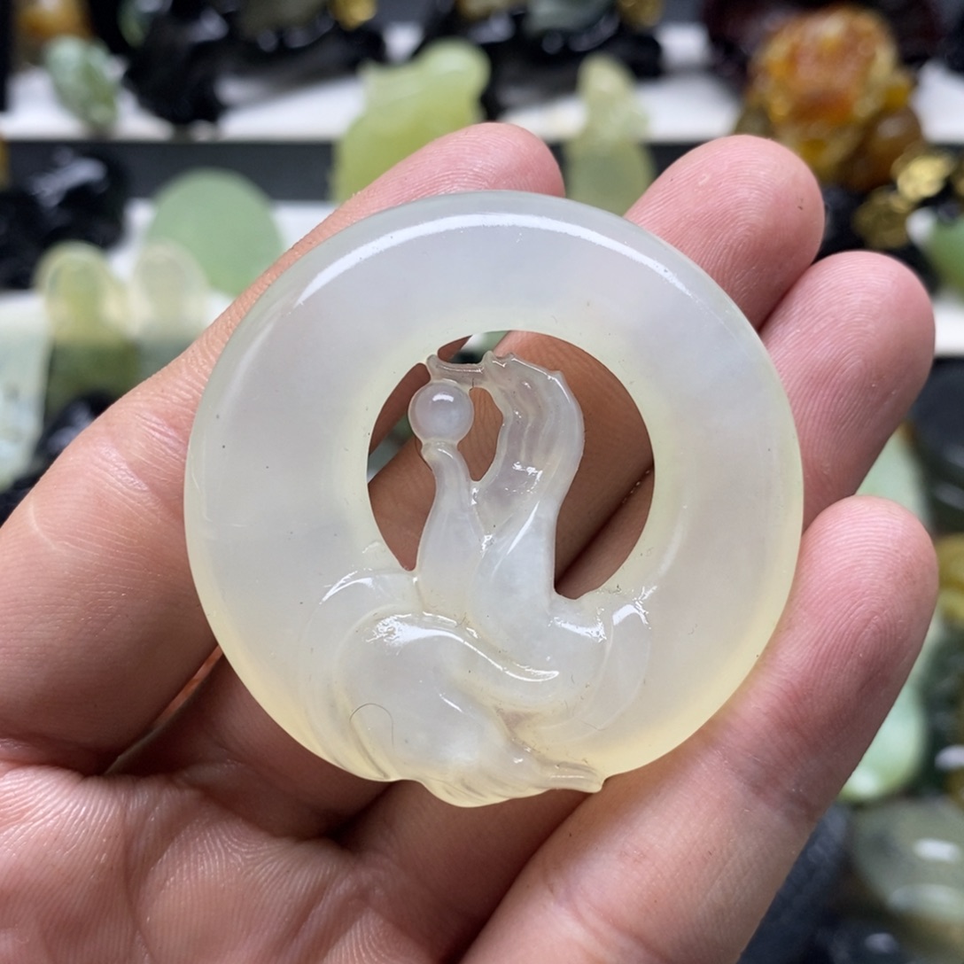 岫玉掌上明珠吊坠未镶嵌