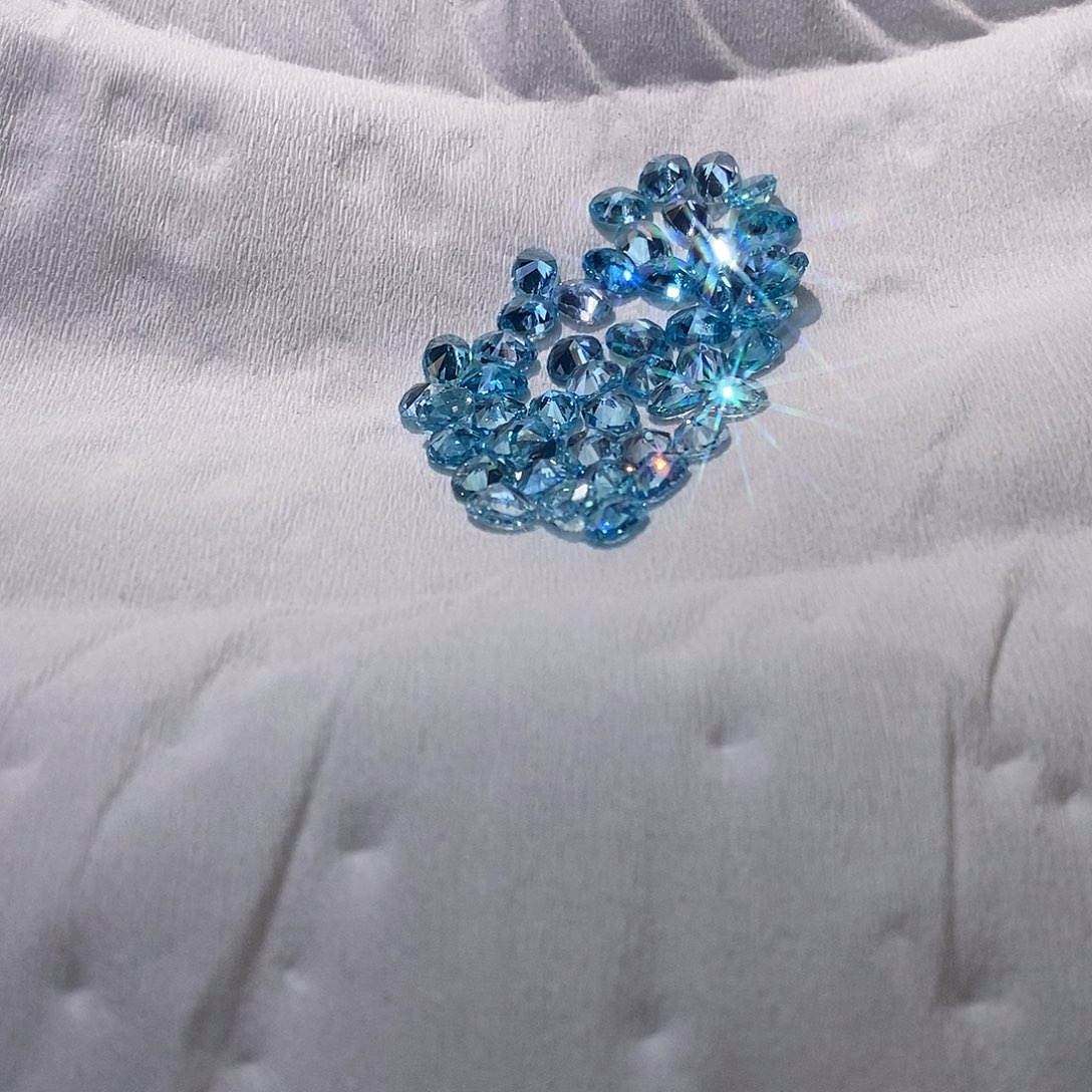 6*8锆石（处理）蓝色蛋三颗