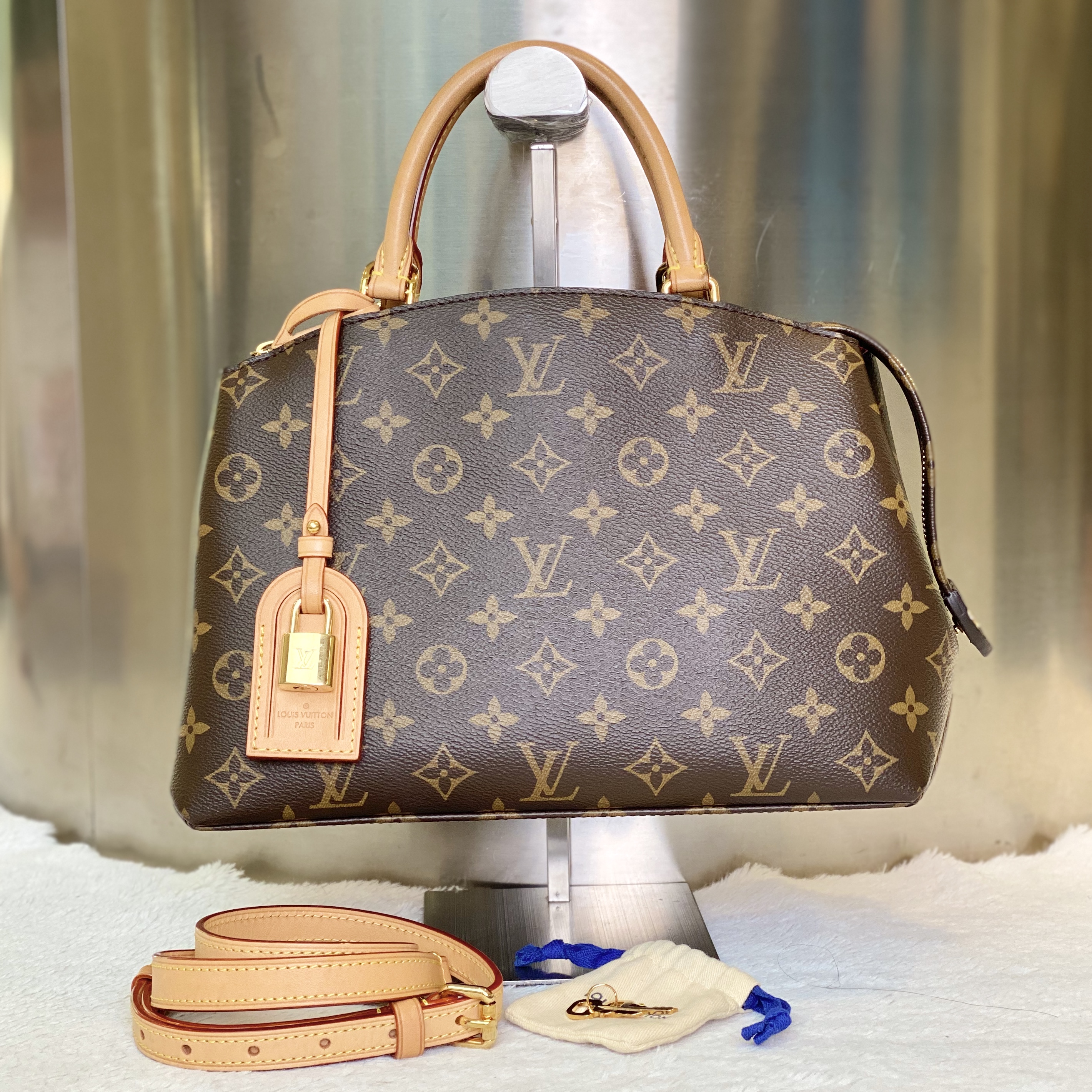 99新 LouisVuitton/路易威登 古有98新LV新款蒙田bb单肩包1388