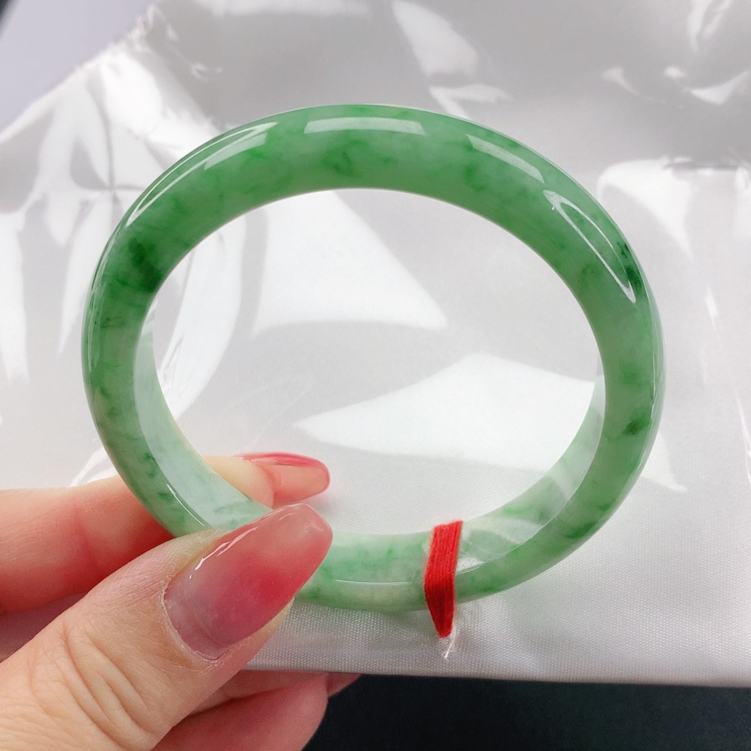 翡翠手镯未镶嵌翡翠080