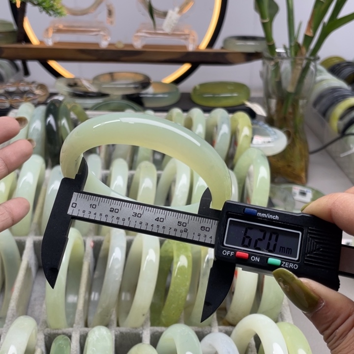 蛇纹石玉未镶嵌手镯228