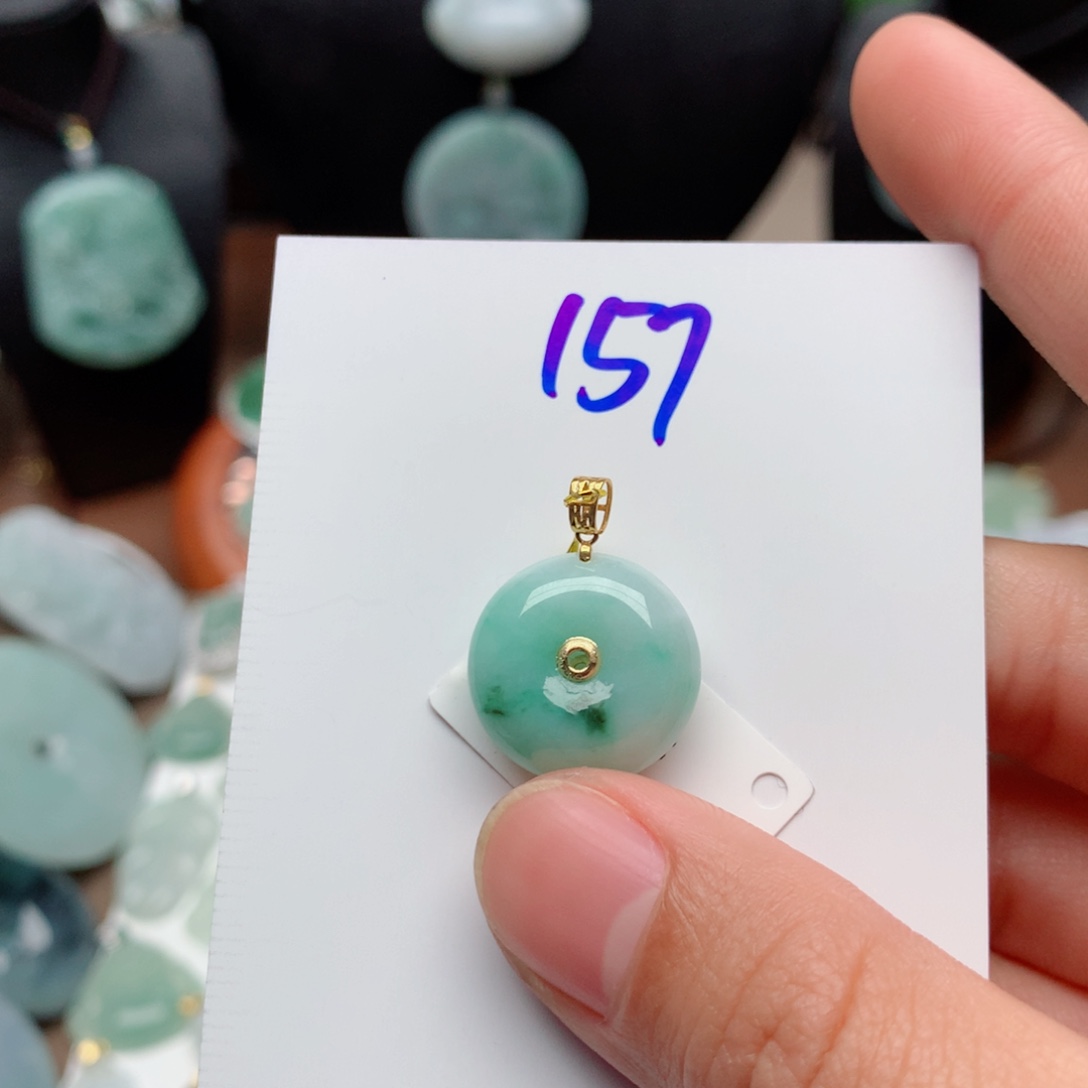 翡翠颈饰18K金镶嵌吊坠